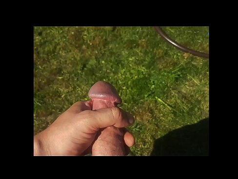 ❤️ Una guapa calenta es folla el seu cony rosa i es corre amb un esquitxat en un jardí d'estiu ️❌ Porno dur al ca.xlxxporno.ru